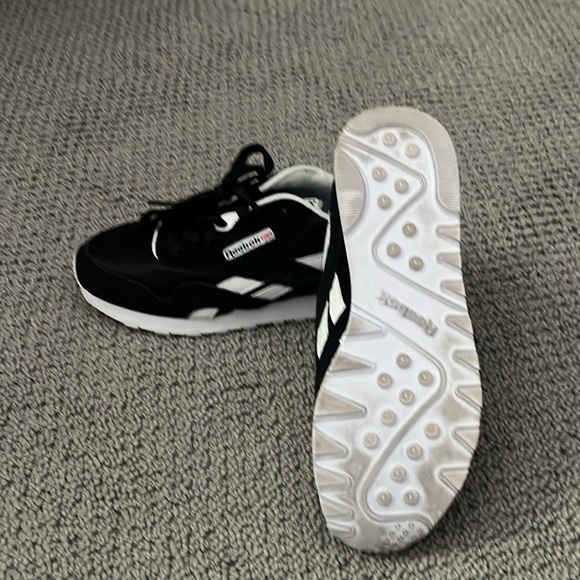 Reebok sneakers Size 9 - Picture 3 of 5